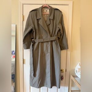 VINTAGE London Fog Double-Breasted Trench Coat in Sage Green - Size 16
